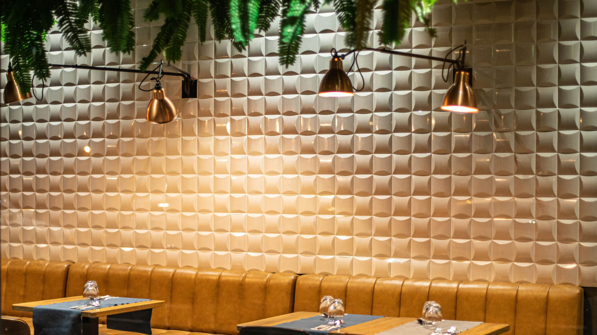 Restaurant & Bar